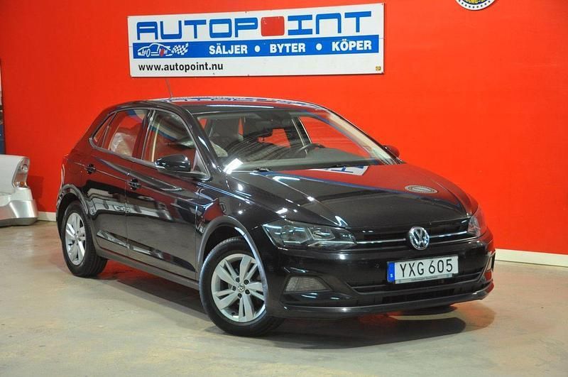 Svart Begagnad 2018 VW Polo Halvkombi | 137 800 kr (Marknadspris) - Bild 1/4