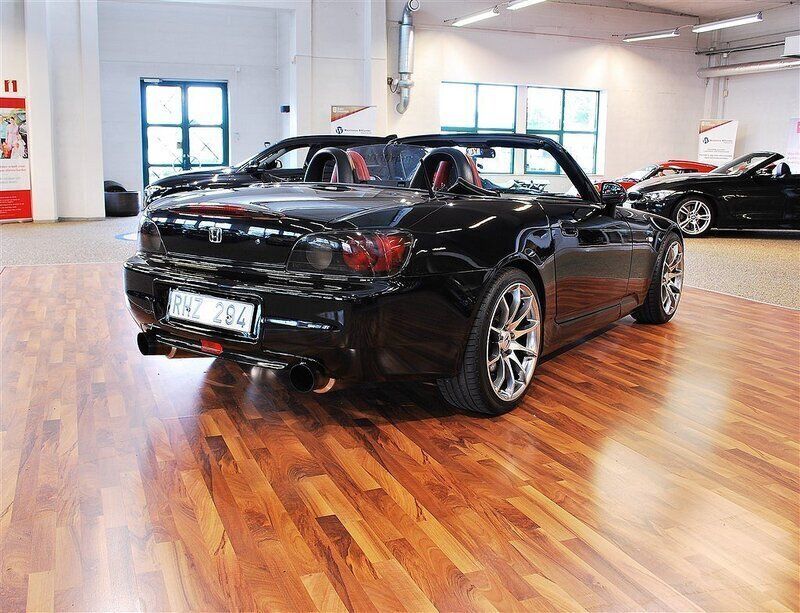 Begagnad Honda S 2000 S 241 HK (177 kW) 2000 Svart Cab