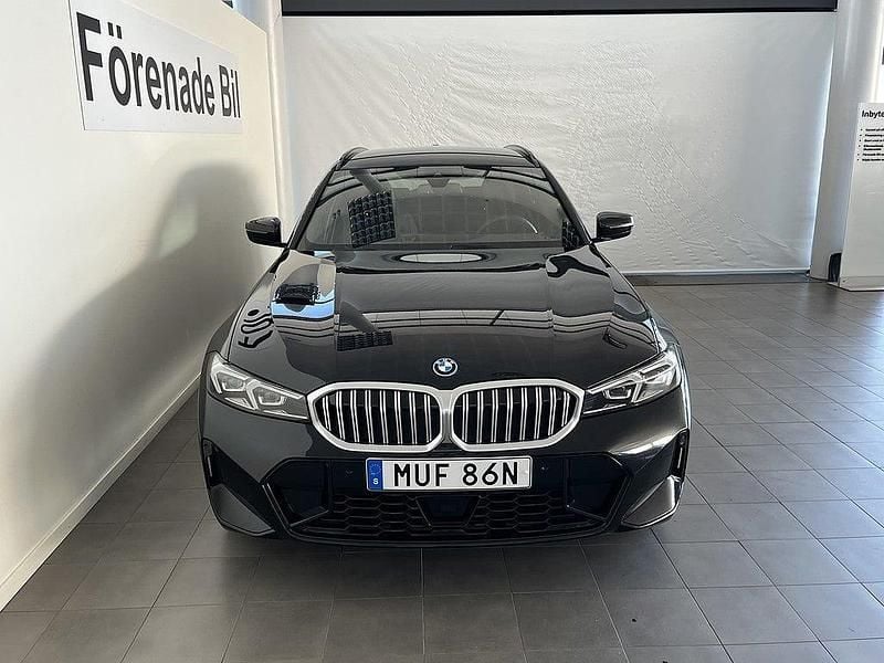 Begagnad BMW 330e M Sport 184 HK (135 kW) 2025 Svart Kombi