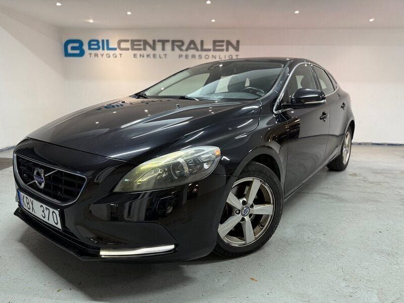 Svart Begagnad 2013 Volvo V40 Momentum Kombi | 124 900 kr (Lite dyr) - Bild 1/4