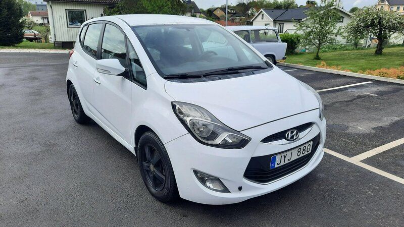 Vit Begagnad 2011 Hyundai ix20 Minibuss | 39 000 kr (Bra pris) - Bild 1/4
