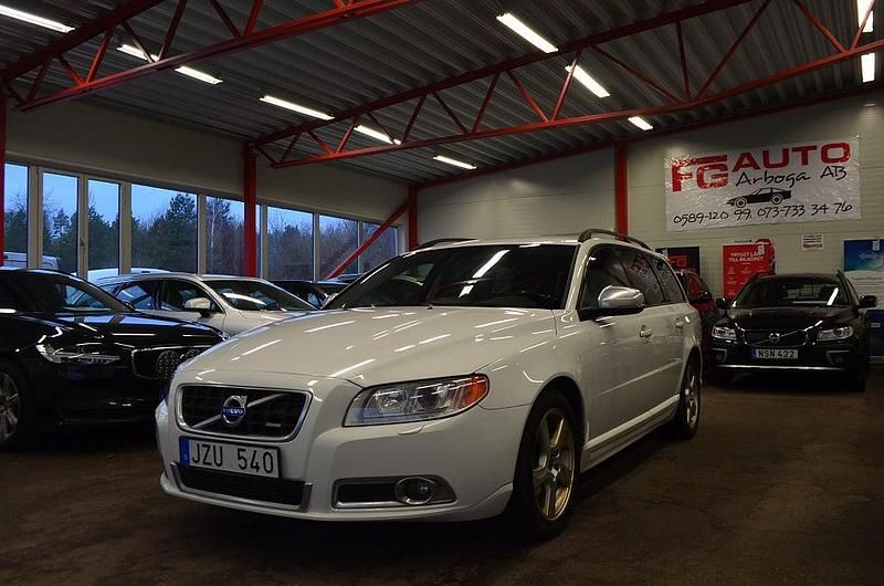 Begagnad Volvo V70 R-Design 163 HK (119 kW) 2013 Vit Kombi