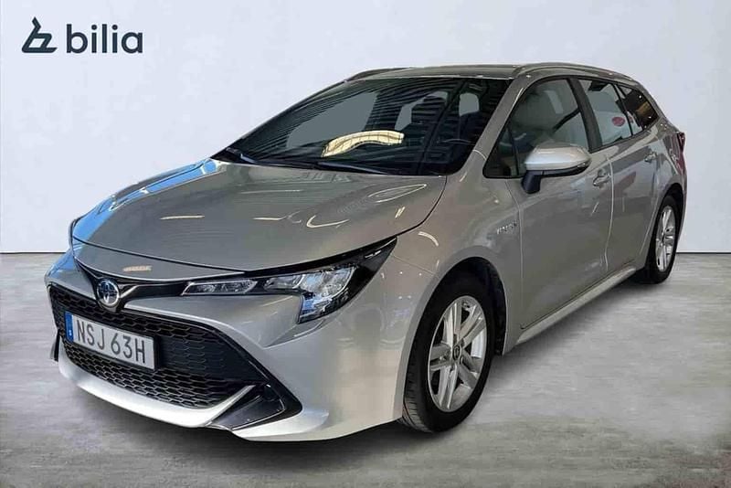Silver Begagnad 2021 Toyota Corolla Active Kombi | 219 900 kr (Bra pris) - Bild 1/1