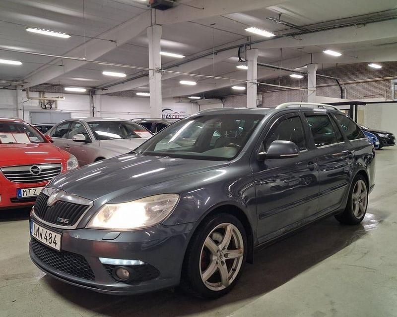 Mörkgrå Begagnad 2009 Skoda Octavia RS Kombi | 39 900 kr (Bra pris) - Bild 1/4