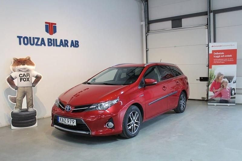 Röd Begagnad 2015 Toyota Auris Touring Sports Edition Kombi | 119 900 kr (Bra pris) - Bild 1/4