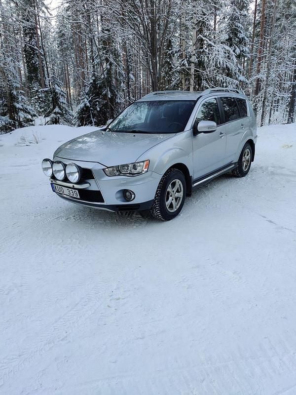 Begagnad Mitsubishi Outlander 156 HK (114 kW) 2010