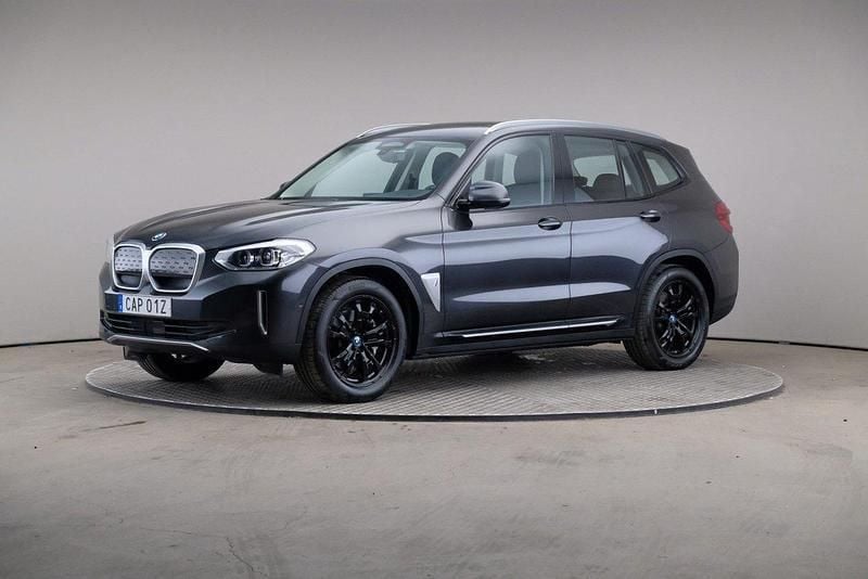 Grå Begagnad 2021 BMW iX3 Shadowline SUV | 369 000 kr (Superpris) - Bild 1/4