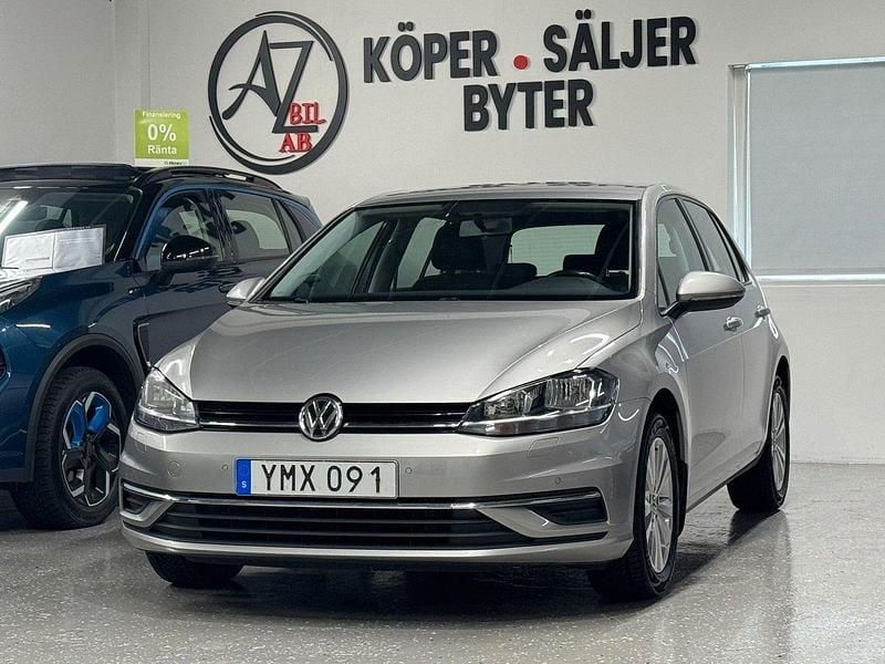 Silver Begagnad 2017 VW Golf VII Halvkombi | 146 900 kr (Marknadspris) - Bild 1/4