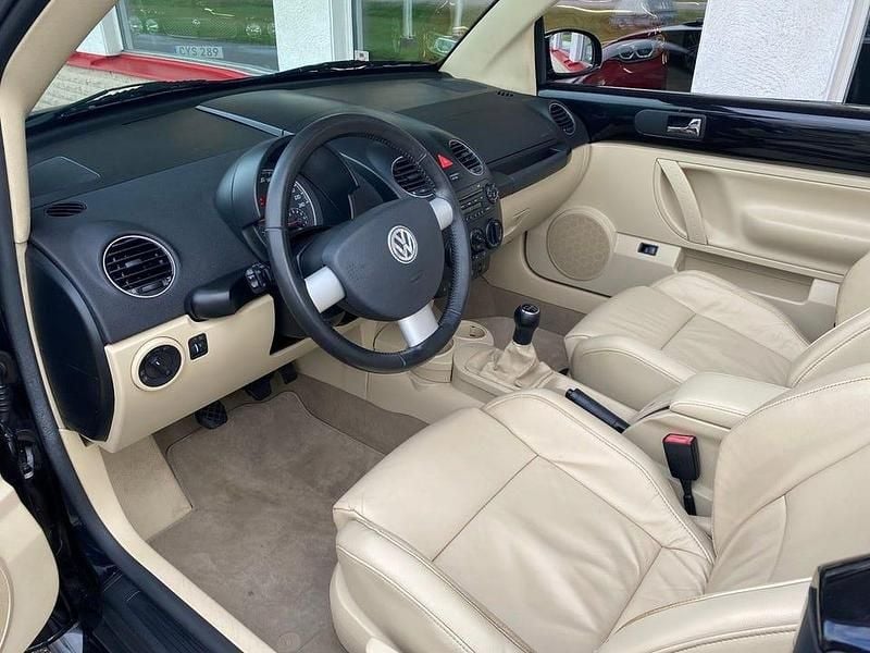 Begagnad VW Beetle Cabriolet Freestyle 150 HK (110 kW) 2010 Svart Cab