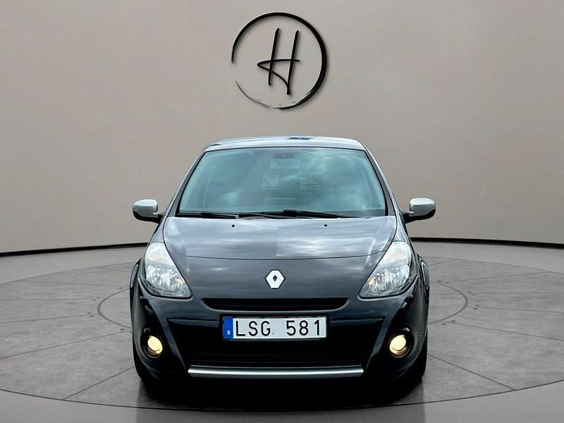 Begagnad Renault Clio II Night&Day 75 HK (55 kW) 2011 Svart Halvkombi