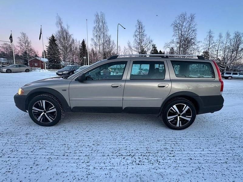 Begagnad Volvo XC70 Kinetic 209 HK (153 kW) 2004 Ljusbrun Kombi