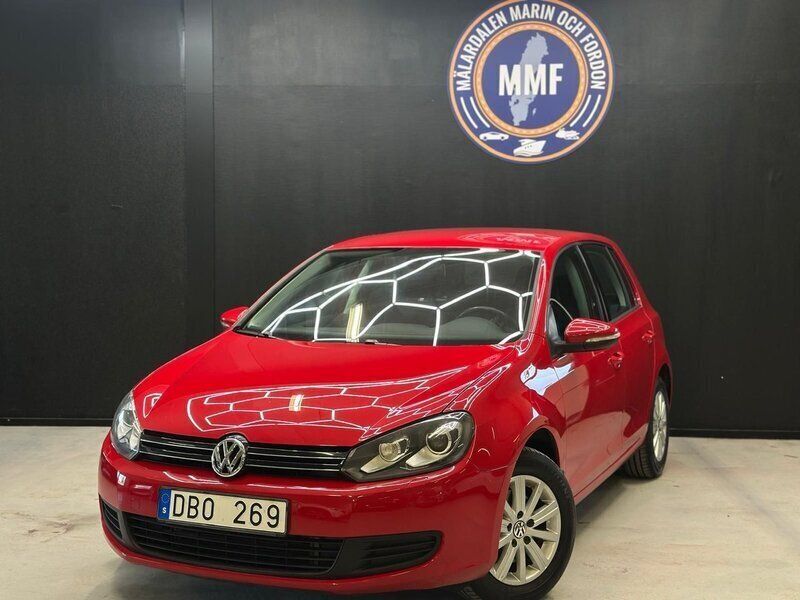 Röd Begagnad 2010 VW Golf VI Halvkombi | 109 800 kr (Dyr) - Bild 1/4