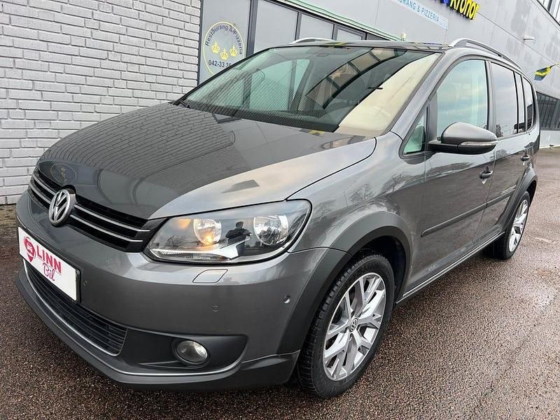 Grå Begagnad 2015 VW Touran Minibuss | 88 999 kr (Marknadspris) - Bild 1/4