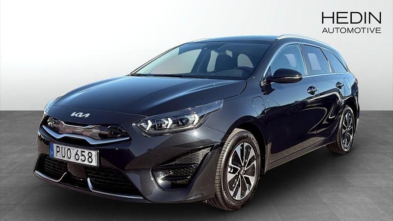 Grå (black) Begagnad 2024 Kia Ceed Sportswagon Kombi | 314 900 kr (Dyr) - Bild 1/4