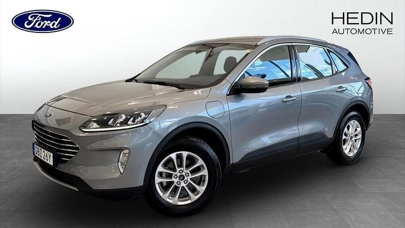Grå (silver) Begagnad 2022 Ford Kuga Titanium SUV | 239 900 kr (Bra pris) - Bild 1/4