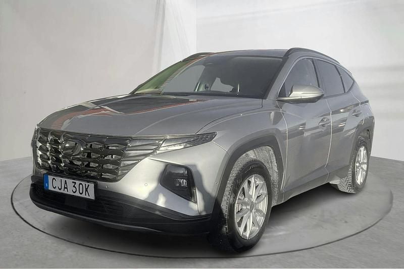 Grå Begagnad 2022 Hyundai Tucson Advanced SUV | 210 000 kr (Marknadspris) - Bild 1/4