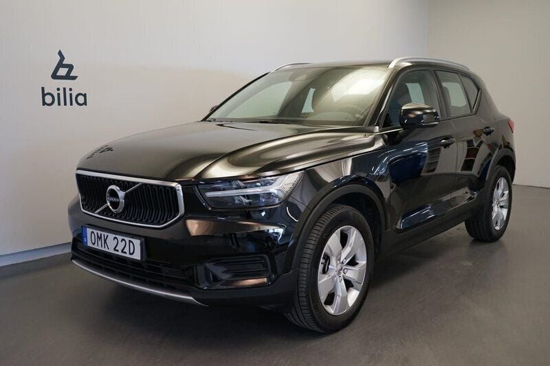 Svart Begagnad 2022 Volvo XC40 Momentum SUV | 319 500 kr (Bra pris) - Bild 1/3