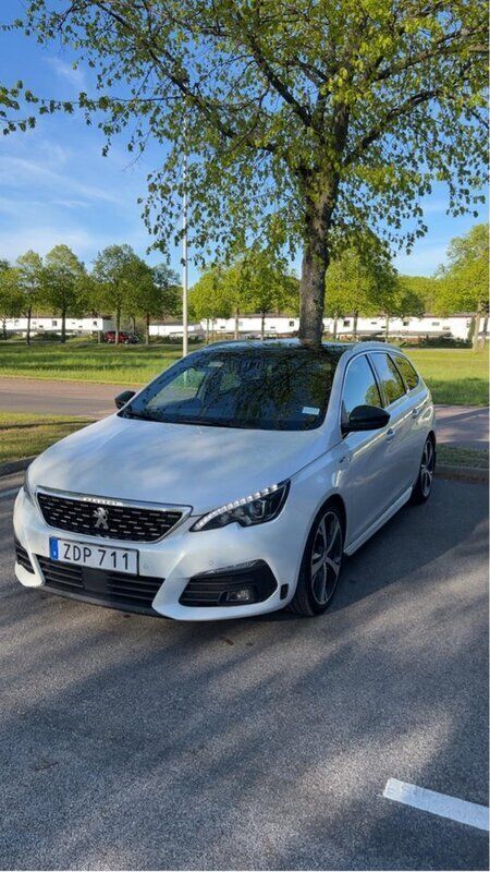 Vit Begagnad 2017 Peugeot 308 GT Kombi | 134 900 kr (Marknadspris) - Bild 1/4