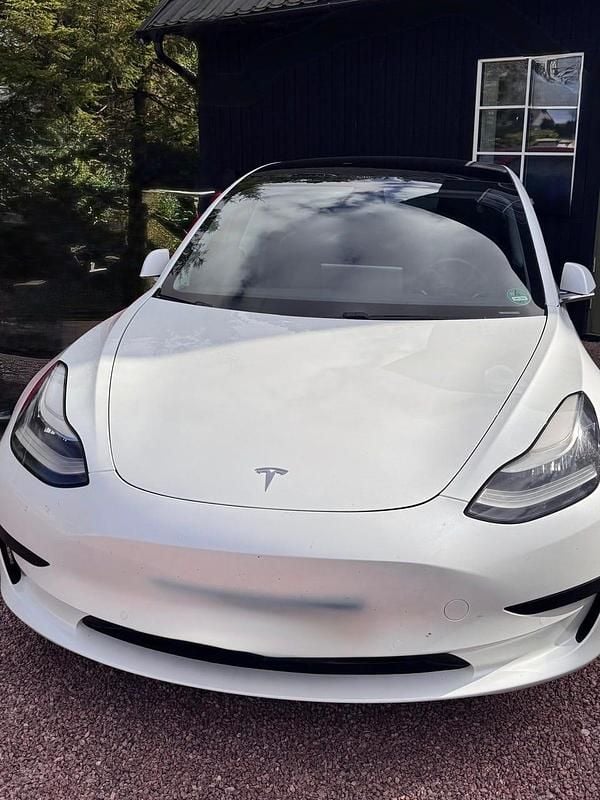 Begagnad Tesla Model 3 Standard Range Plus 239 kW (325 HK) 2020 Sedan