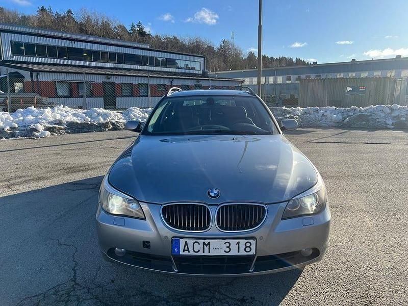 Begagnad BMW 525 218 HK (160 kW) 2007 Grå Kombi