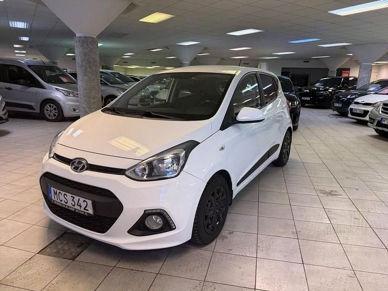 Begagnad Hyundai i10 67 HK (49 kW) 2016 Vit Halvkombi
