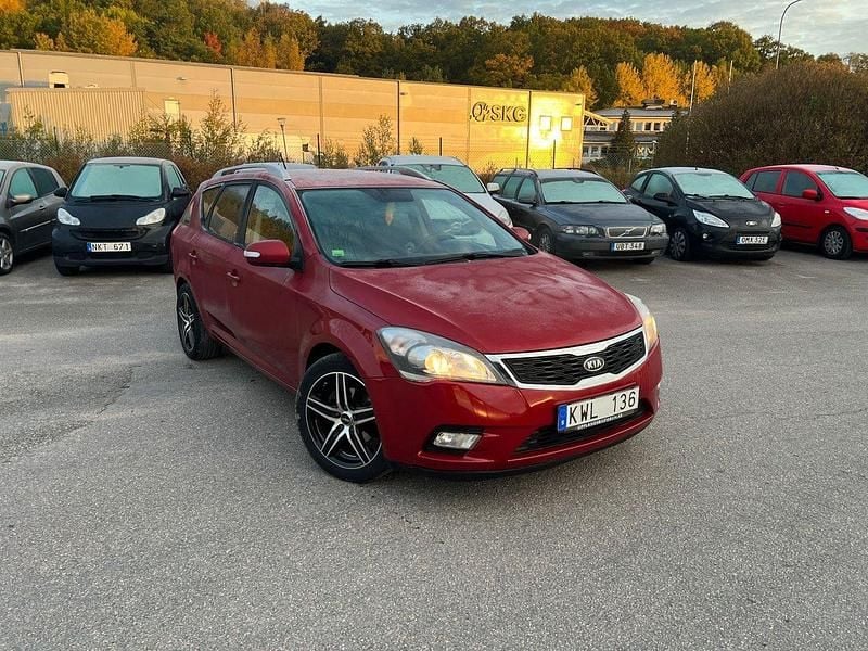 Röd Begagnad 2010 Kia Ceed Sportswagon Kombi | 29 900 kr (Bra pris) - Bild 1/4