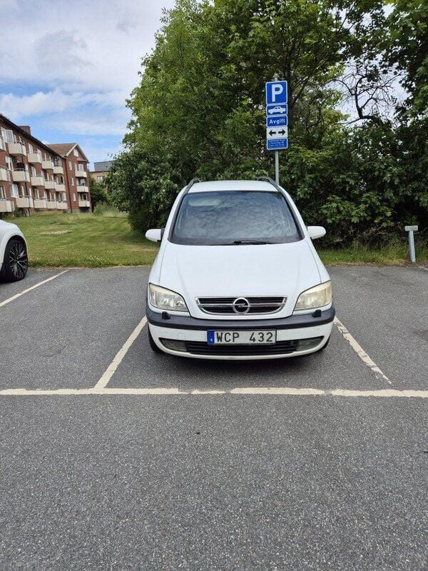 Vit Begagnad 2004 Opel Zafira Minibuss | 8 000 kr - Bild 1/4