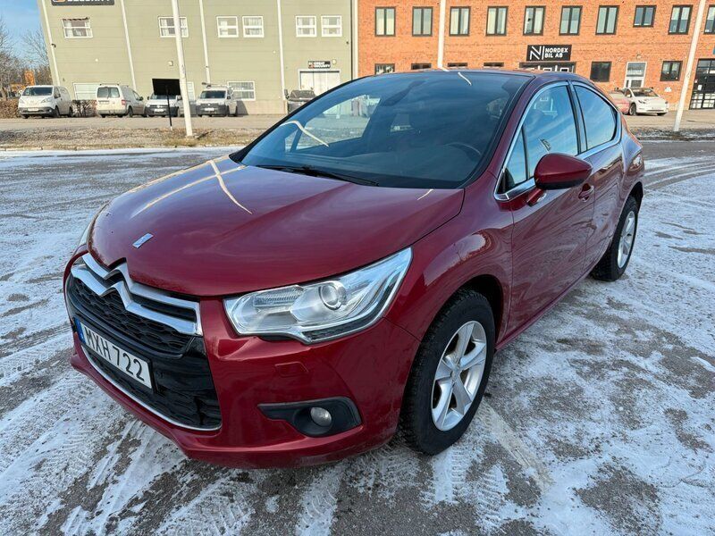 Röd Begagnad 2012 Citroën DS4 Halvkombi | 67 900 kr - Bild 1/4