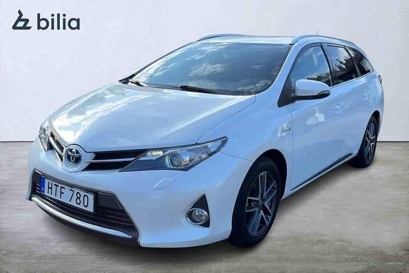 Vit Begagnad 2015 Toyota Auris Touring Sports Kombi | 134 900 kr - Bild 1/1