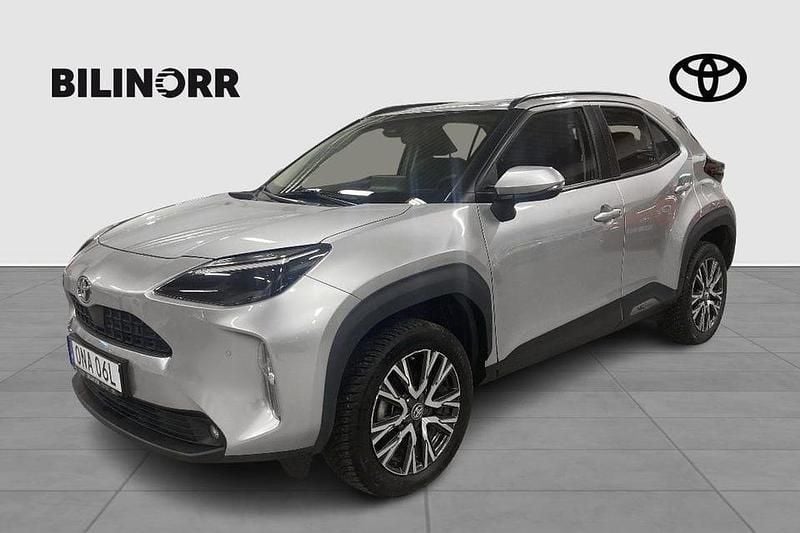 Silver Begagnad 2024 Toyota Yaris Cross Active SUV | 264 900 kr (Marknadspris) - Bild 1/4