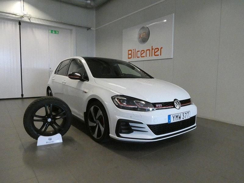 Vit Begagnad 2017 VW Golf VII GTI Halvkombi | 229 900 kr (Marknadspris) - Bild 1/3