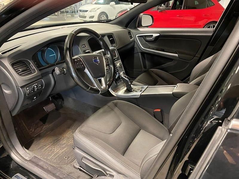 Begagnad Volvo S60 Momentum 181 HK (133 kW) 2014 Svart Sedan