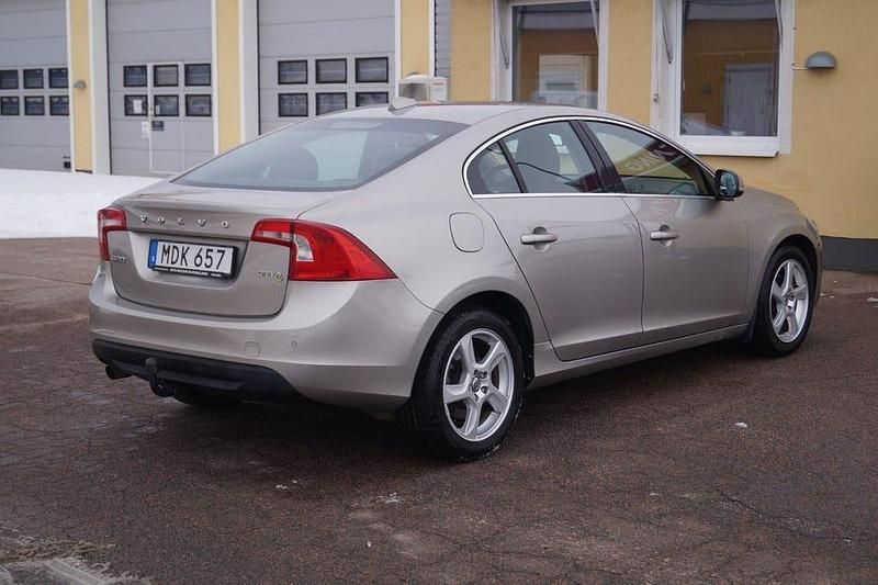 Begagnad Volvo S60 Momentum 116 HK (85 kW) 2011 Brun Sedan