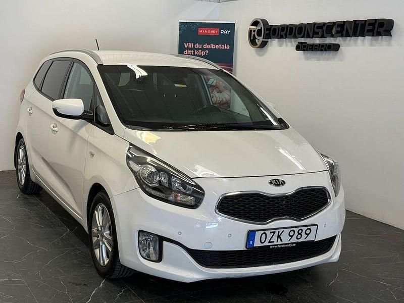 Vit Begagnad 2015 Kia Carens Minibuss | 79 900 kr (Bra pris) - Bild 1/4