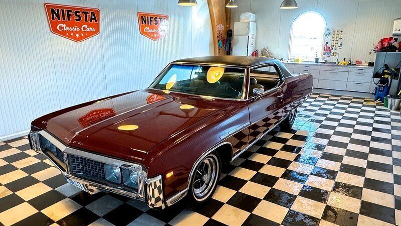 Mörkröd Begagnad 1969 Buick Electra 225 Sportkupé | 169 900 kr - Bild 1/4