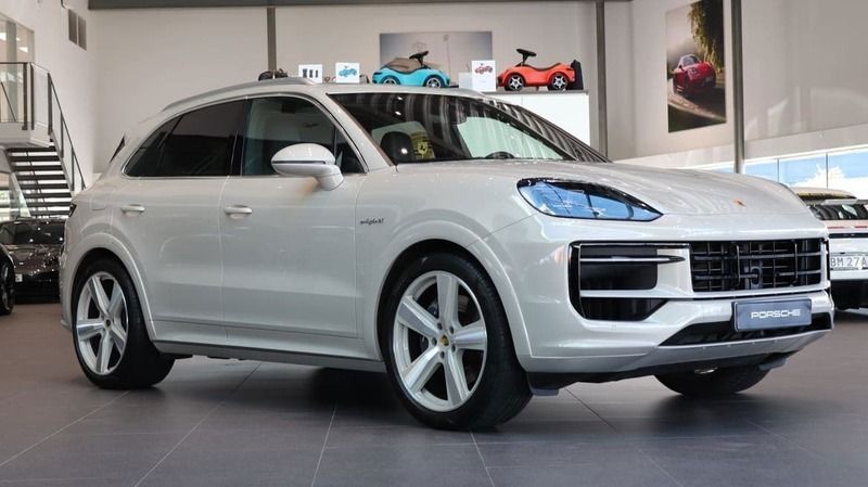 Brun Begagnad 2023 Porsche Cayenne SUV | 1 149 000 kr - Bild 1/4