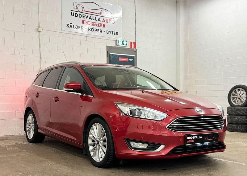 Röd Begagnad 2015 Ford Focus Titanium X Kombi | 109 900 kr (Marknadspris) - Bild 1/4