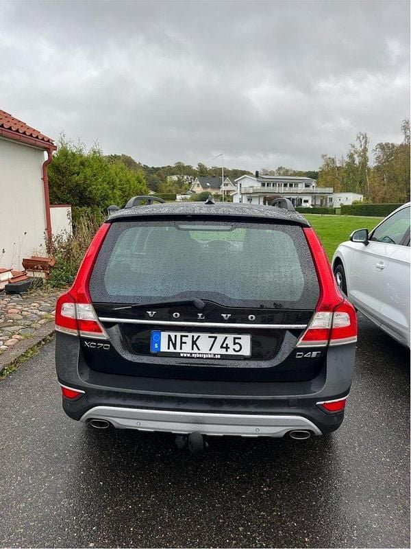 Svart Begagnad 2016 Volvo XC70 Momentum SUV | 139 000 kr (Bra pris) - Bild 1/4