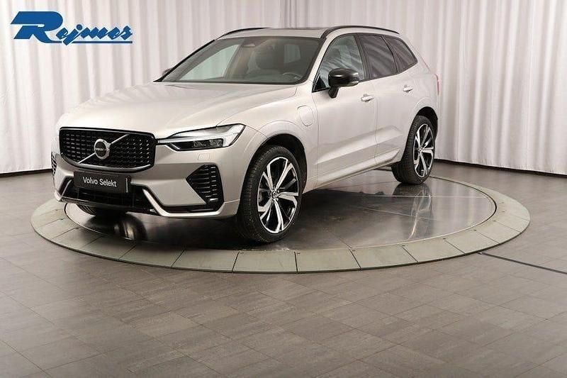 Silver dawn metallic Begagnad 2023 Volvo XC60 Plus SUV | 509 900 kr (Lite dyr) - Bild 1/4