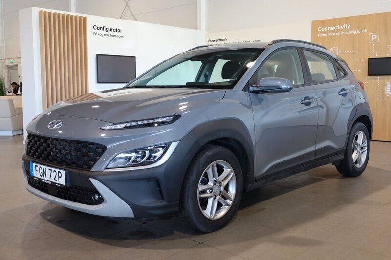 Grå Begagnad 2023 Hyundai Kona Essential SUV | 199 800 kr (Superpris) - Bild 1/3