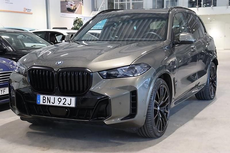 Grön Begagnad 2023 BMW X5 M Sport SUV | 879 900 kr (Bra pris) - Bild 1/3