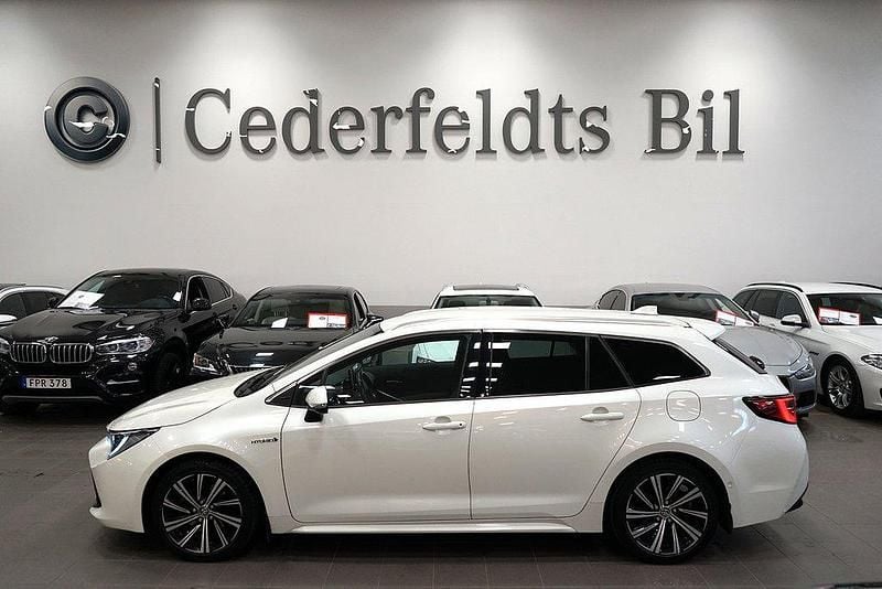 Vit Begagnad 2020 Toyota Corolla Style Kombi | 264 900 kr (Marknadspris) - Bild 1/4