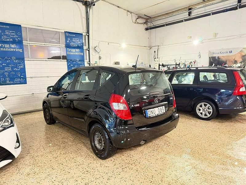 Begagnad Mercedes A180 Classic 109 HK (80 kW) 2011 Svart Halvkombi