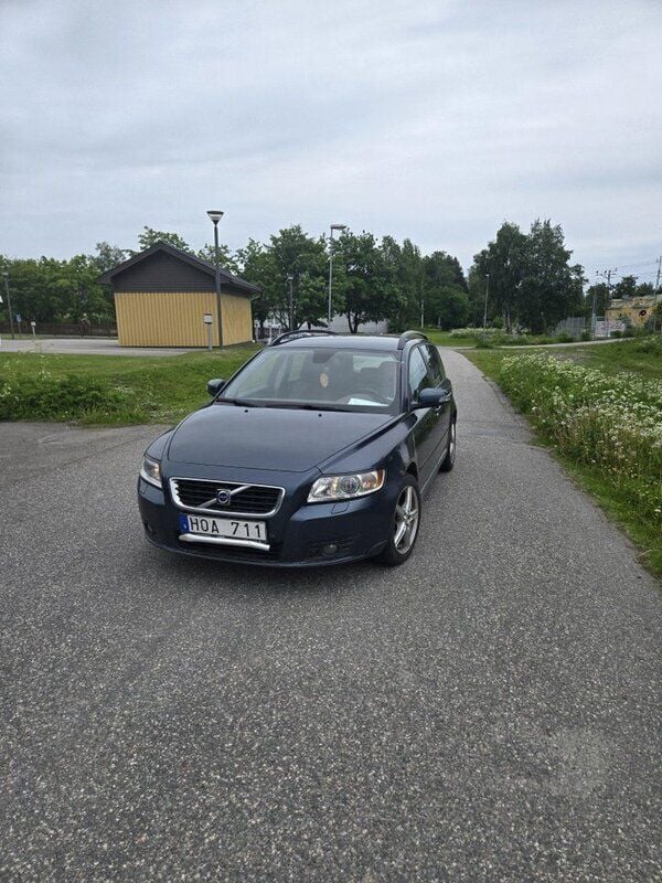 Blå Begagnad 2009 Volvo V50 Kombi | 18 000 kr (Superpris) - Bild 1/2