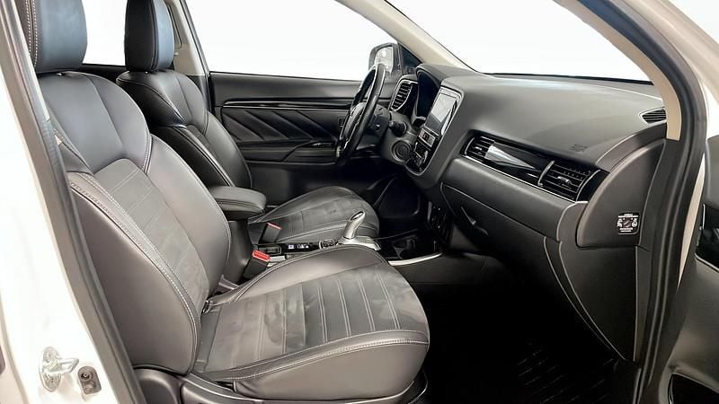 Begagnad Mitsubishi Outlander P-HEV Comfort Edition 2019 Vit SUV