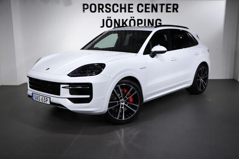 Vit (white) Begagnad 2025 Porsche Cayenne S E-Hybrid SUV | 1 450 000 kr - Bild 1/4