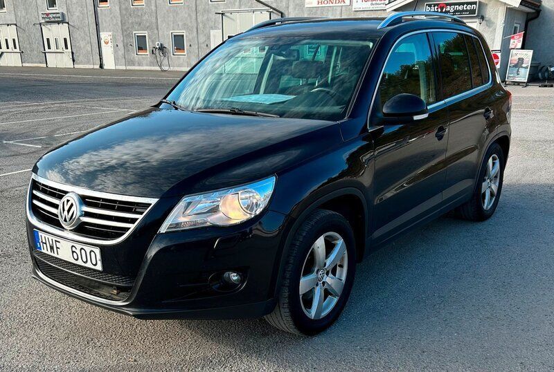 Svart Begagnad 2010 VW Tiguan Sportline SUV | 69 900 kr (Marknadspris) - Bild 1/4