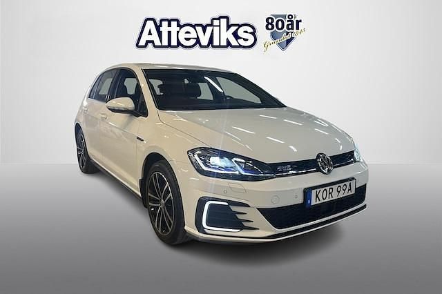 Begagnad 2020 VW Golf VII GTE Sedan | 210 000 kr (Marknadspris) - Bild 1/4