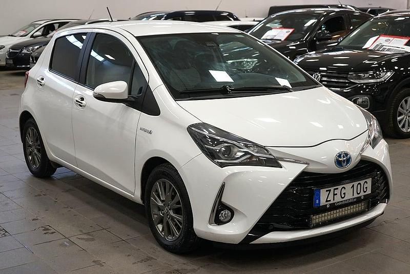 Begagnad Toyota Yaris Hybrid Active 101 HK (74 kW) 2019 Vit Halvkombi