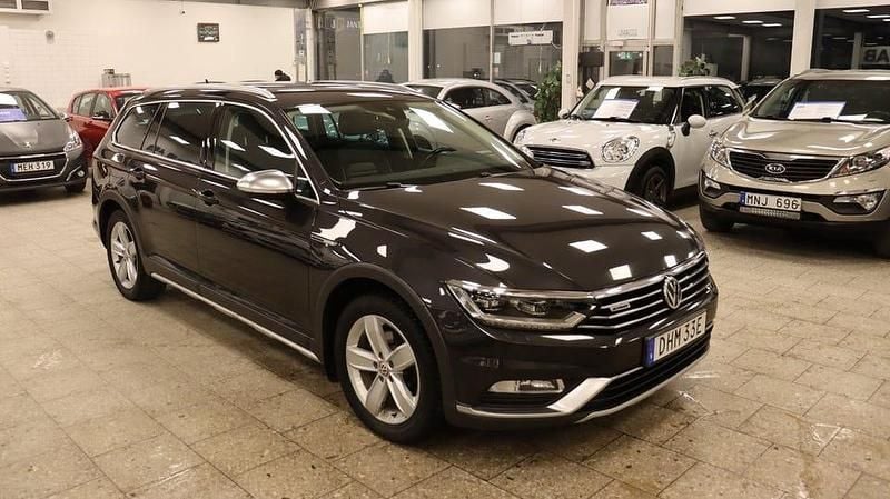 Mörkgrå Begagnad 2019 VW Passat Alltrack Kombi | 169 900 kr (Bra pris) - Bild 1/4